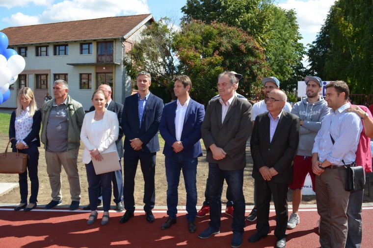 Нови спортски терени за развој спорта у Aпатину Нови спортски терени за развој спорта у Aпатину