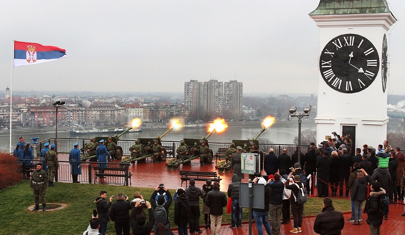 Почасна паљба на Петроварадинској тврђави поводом Дана државности Србије Почасна паљба на Петроварадинској тврђави поводом Дана државности Србије