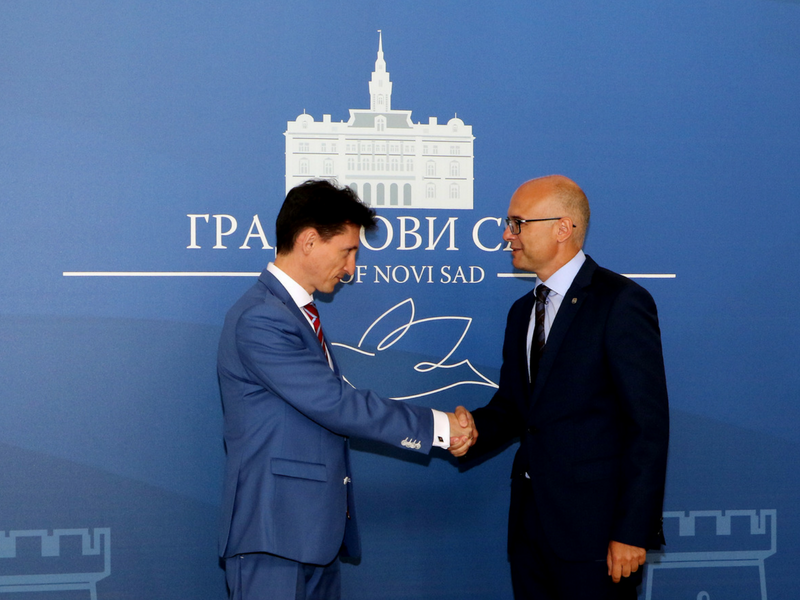 ГРАДОНАЧЕЛНИК ПРИМИО АМБАСАДОРА УКРАЈИНЕ У РЕПУБЛИЦИ СРБИЈИ ГРАДОНАЧЕЛНИК ПРИМИО АМБАСАДОРА УКРАЈИНЕ У РЕПУБЛИЦИ СРБИЈИ