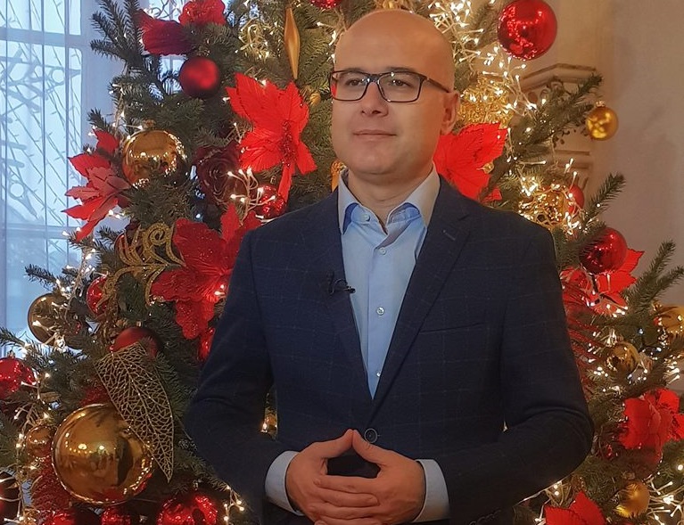 ГРАДОНАЧЕЛНИК НОВОГ САДА ЧЕСТИТАО БОЖИЋ ГРАДОНАЧЕЛНИК НОВОГ САДА ЧЕСТИТАО БОЖИЋ