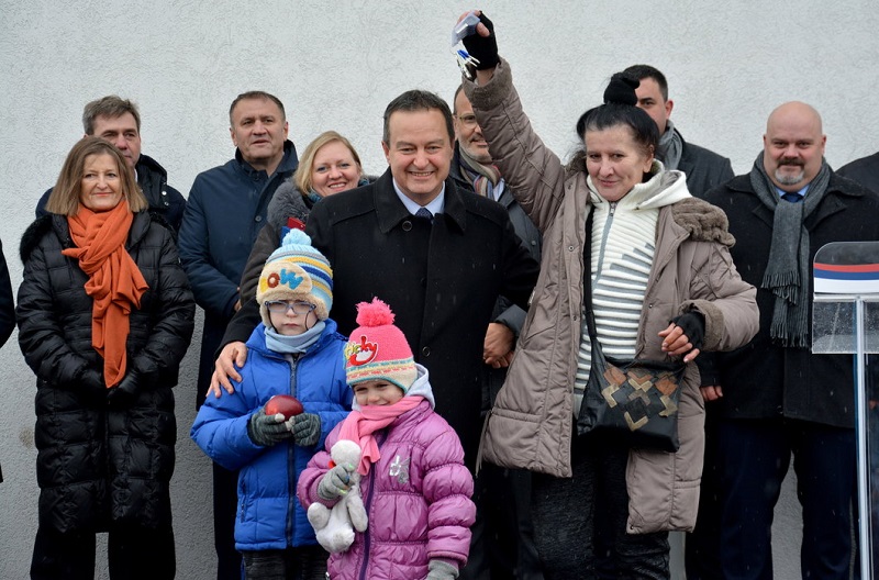 11 ИЗБЕГЛИЧКИХ ПОРОДИЦА ДОБИЛО ЈЕ КРОВ НАД ГЛАВОМ 11 ИЗБЕГЛИЧКИХ ПОРОДИЦА ДОБИЛО ЈЕ КРОВ НАД ГЛАВОМ
