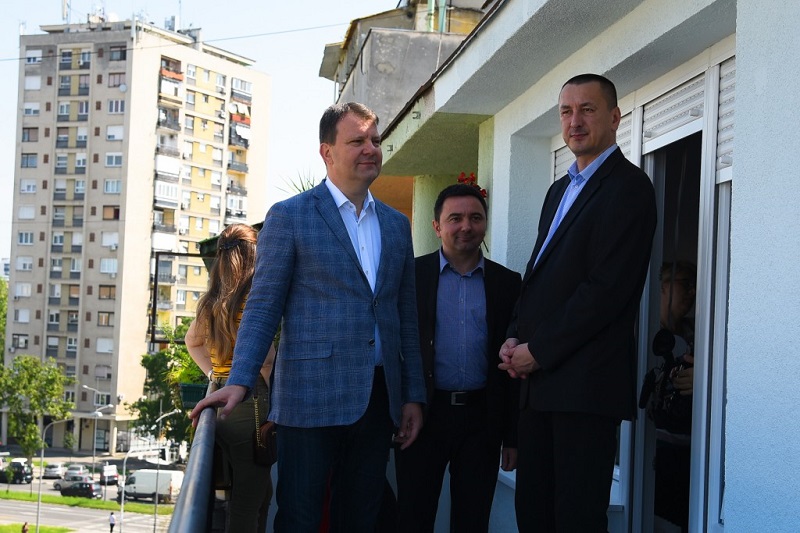 ПОКРАЈИНСКА ВЛАДА УСТУПИЛА ТРИ СТАНА ДЕЧЈЕМ СЕЛУ ПОКРАЈИНСКА ВЛАДА УСТУПИЛА ТРИ СТАНА ДЕЧЈЕМ СЕЛУ