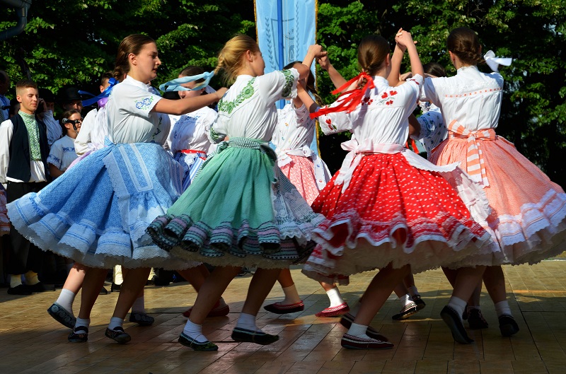 V HLOŽANOCH NA FOLKLÓRNOM FESTIVALE TANCUJ, TANCUJ… V HLOŽANOCH NA FOLKLÓRNOM FESTIVALE TANCUJ, TANCUJ…