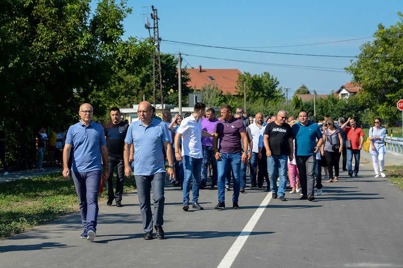 ЗАВРШЕНА РЕКОНСТРУКЦИЈА РАТАРСКЕ УЛИЦЕ НА ЧЕНЕЈУ ЗАВРШЕНА РЕКОНСТРУКЦИЈА РАТАРСКЕ УЛИЦЕ НА ЧЕНЕЈУ