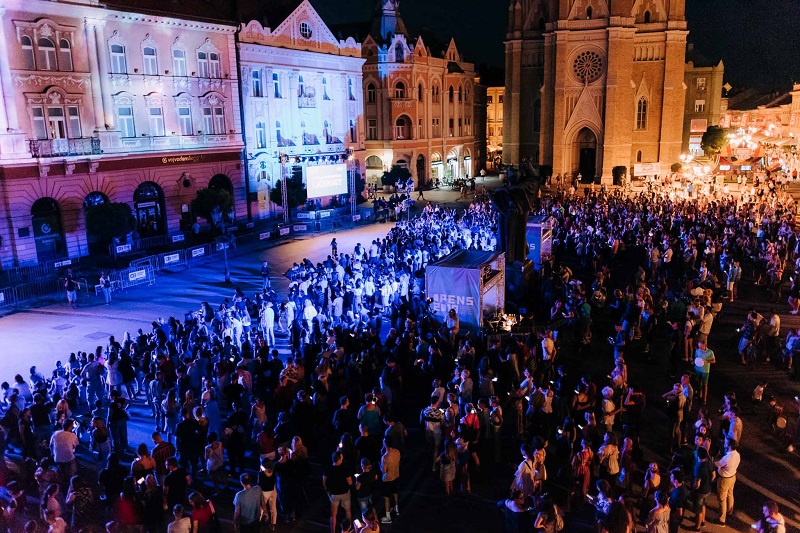 MALI LJUDI SA VELIKIM SRCEM MALI LJUDI SA VELIKIM SRCEM