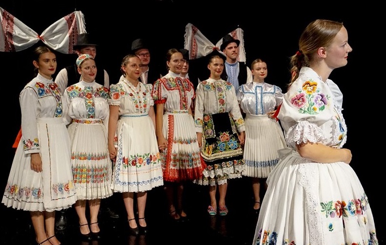 SLOVACI IZ AUSTRALIJE POSETILI SU SLOVAČKA VOJVOÐANSKA MESTA, RODNA SELA SVOJIH PREDAKA – SLOVACI IZ AUSTRALIJE POSETILI SU SLOVAČKA VOJVOÐANSKA MESTA, RODNA SELA SVOJIH PREDAKA –