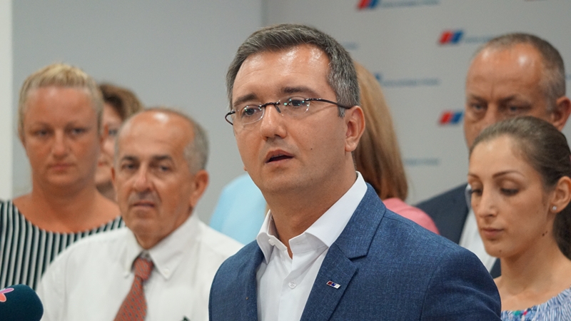 ТАЈКУНСКО-РУШИЛАЧКО-ПРЕЛЕТАЧКА КОАЛИЦИЈА ПРЕСЕЛИЛА ЦИРКУС У ВОЈВОДИНУ ТАЈКУНСКО-РУШИЛАЧКО-ПРЕЛЕТАЧКА КОАЛИЦИЈА ПРЕСЕЛИЛА ЦИРКУС У ВОЈВОДИНУ