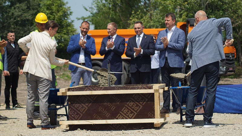 ПОЧЕЛА ИЗГРАДЊА СТАНОВА ЗА ПРИПАДНИКЕ СНАГА БЕЗБЕДНОСТИ У НОВОМ САДУ ПОЧЕЛА ИЗГРАДЊА СТАНОВА ЗА ПРИПАДНИКЕ СНАГА БЕЗБЕДНОСТИ У НОВОМ САДУ