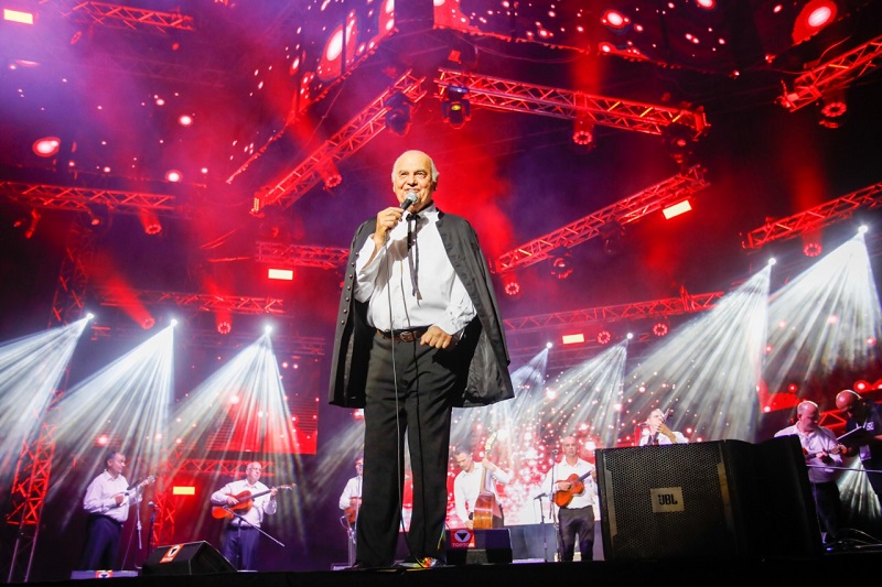 KONCERT ZVONKA BOGDANA OBELEŽIO PRVI DAN VELIKE GOSPOJINE KONCERT ZVONKA BOGDANA OBELEŽIO PRVI DAN VELIKE GOSPOJINE