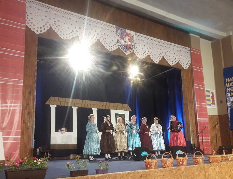 НАЈБОЉА ЈЕ КУЦУРСКА ПЕВАЧКА ГРУПА – НАЙЛЄПША КОЦУРСКА ШПИВАЦКА ҐРУПА НАЈБОЉА ЈЕ КУЦУРСКА ПЕВАЧКА ГРУПА – НАЙЛЄПША КОЦУРСКА ШПИВАЦКА ҐРУПА
