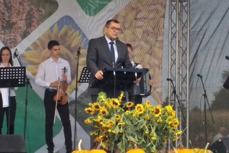 ОДРЖАН ЈЕСЕЊИ ДАН ПОЉА ИНСТИТУТА ЗА РАТАРСТВО И ПОВРТАРСТВО ОДРЖАН ЈЕСЕЊИ ДАН ПОЉА ИНСТИТУТА ЗА РАТАРСТВО И ПОВРТАРСТВО