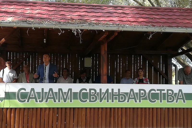 РАДОЈЕВИЋ ОТВОРИО ДРУГИ САЈАМ СВИЊАРСТВА У ЖАРКОВЦУ РАДОЈЕВИЋ ОТВОРИО ДРУГИ САЈАМ СВИЊАРСТВА У ЖАРКОВЦУ
