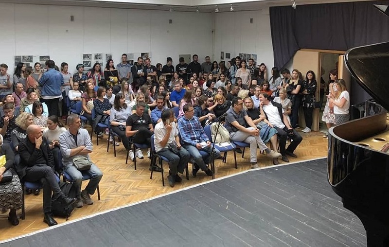 ODRŽAN SVEČANI PRIJEM STUDENATA PRVE GODINE NA AKADEMIJI UMETNOSTI ODRŽAN SVEČANI PRIJEM STUDENATA PRVE GODINE NA AKADEMIJI UMETNOSTI