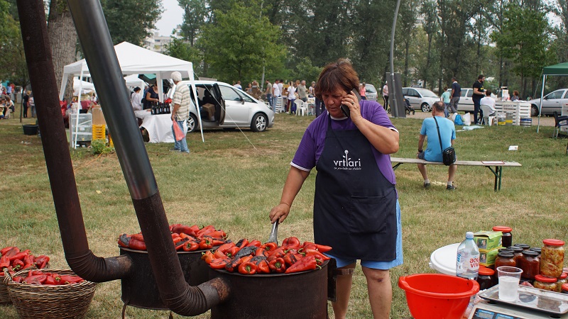 POČINJE PROIZVODNJA AJVARA PO POBEDNIČKOM RECEPTU POČINJE PROIZVODNJA AJVARA PO POBEDNIČKOM RECEPTU