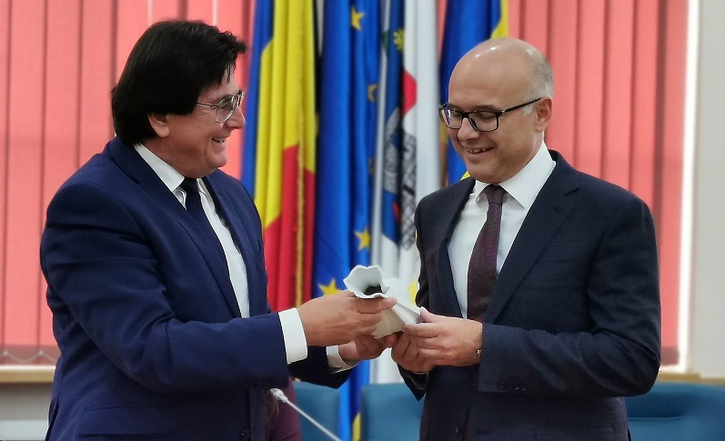 НОВОМ САДУ ДОДЕЉЕНА ТИТУЛА АМБАСАДОР ТЕМИШВАРА ЗА 2021. ГОДИНУ НОВОМ САДУ ДОДЕЉЕНА ТИТУЛА АМБАСАДОР ТЕМИШВАРА ЗА 2021. ГОДИНУ