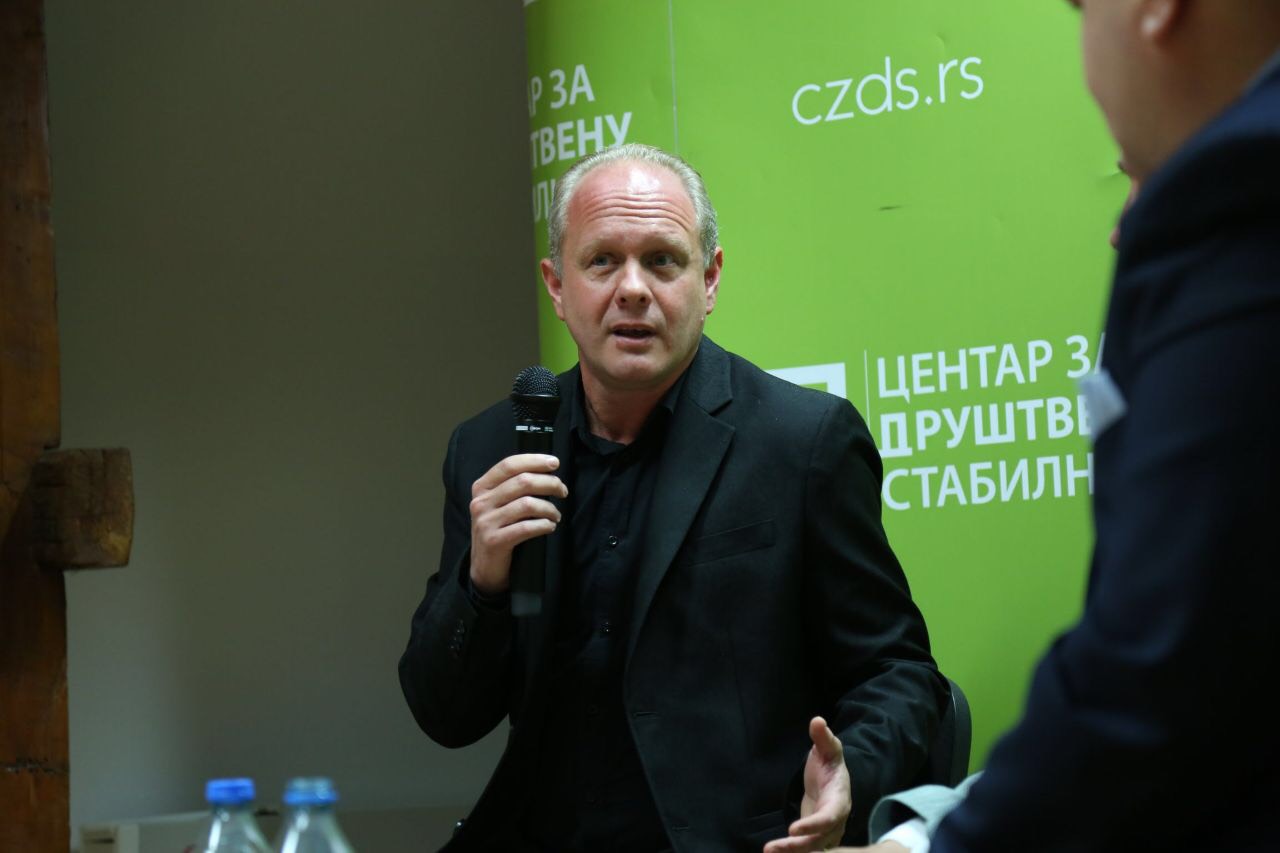 Panaotović na tribini CZDS-a: “Podele na starosedeoce i dođoše deo su palanačkog mentaliteta, treba nam jedinstvo!” Panaotović na tribini CZDS-a: “Podele na starosedeoce i dođoše deo su palanačkog mentaliteta, treba nam jedinstvo!”
