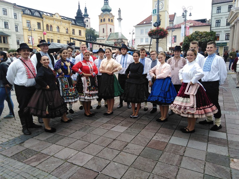 FA “PETROVČAN” GOSTOVAO JE NA DANU SLOVAČKE NOŠNJE U BANSKOJ BISTRICI / FS PETROVČAN ZÚČASTNIL SA SLOVENSKÉHO DŇA KROJA V BANSKEJ BYSTRICI FA “PETROVČAN” GOSTOVAO JE NA DANU SLOVAČKE NOŠNJE U BANSKOJ BISTRICI / FS PETROVČAN ZÚČASTNIL SA SLOVENSKÉHO DŇA KROJA V BANSKEJ BYSTRICI
