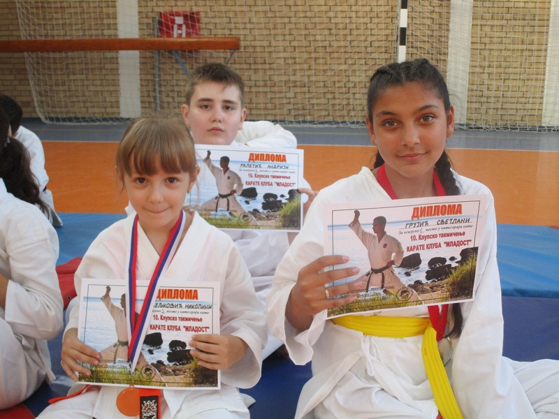 KARATE KLUB „MLADOST“ USPEŠNO ODRŽAO 10. JUBILARNO KLUPSKO TAKMIČENJE KARATE KLUB „MLADOST“ USPEŠNO ODRŽAO 10. JUBILARNO KLUPSKO TAKMIČENJE
