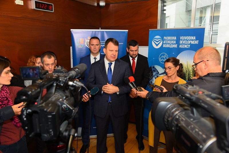 ПОКРАЈИНСКА ВЛАДА ИЗДВОЈИЛА СРЕДСТВА ЗА УНАПРЕЂЕЊЕ ПОЉОПРИВРЕДНЕ ПРОИЗВОДЊЕ И ОПРЕМЕ ЗА ПРЕРАЂИВАЧКЕ КАПАЦИТЕТЕ ПОКРАЈИНСКА ВЛАДА ИЗДВОЈИЛА СРЕДСТВА ЗА УНАПРЕЂЕЊЕ ПОЉОПРИВРЕДНЕ ПРОИЗВОДЊЕ И ОПРЕМЕ ЗА ПРЕРАЂИВАЧКЕ КАПАЦИТЕТЕ