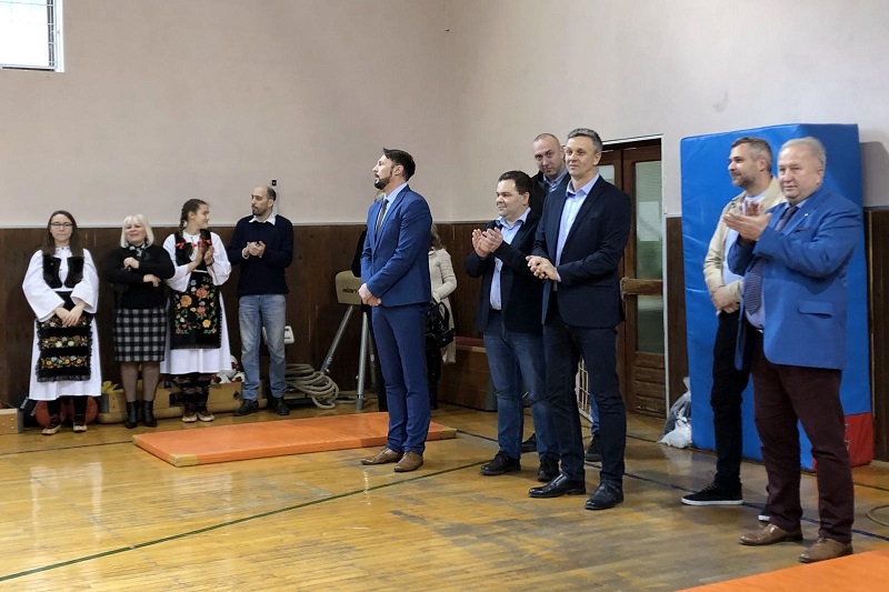 СЕКРЕТАР БАТЕЗ ПОСЕТИО ОСНОВНУ ШКОЛУ У БУЂАНОВЦИМА СЕКРЕТАР БАТЕЗ ПОСЕТИО ОСНОВНУ ШКОЛУ У БУЂАНОВЦИМА