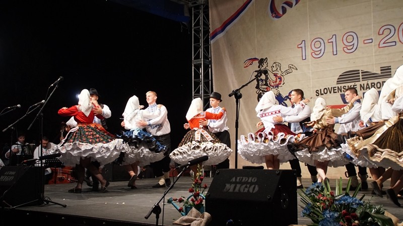 FOLKLORAŠI U IZOLOACIJI – FOLKLORISTI V KARANTÉNE FOLKLORAŠI U IZOLOACIJI – FOLKLORISTI V KARANTÉNE