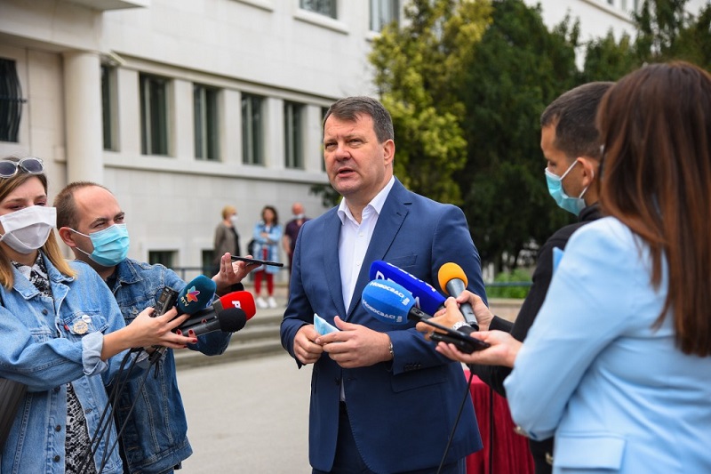 ПОКРАЈИНСКА ВЛАДА ОБЕЗБЕДИЛА ЈОШ 21 САНИТЕТСКО ВОЗИЛО ЗА ЗДРАВСТВЕНЕ УСТАНОВЕ У АП ВОЈВОДИНИ ПОКРАЈИНСКА ВЛАДА ОБЕЗБЕДИЛА ЈОШ 21 САНИТЕТСКО ВОЗИЛО ЗА ЗДРАВСТВЕНЕ УСТАНОВЕ У АП ВОЈВОДИНИ