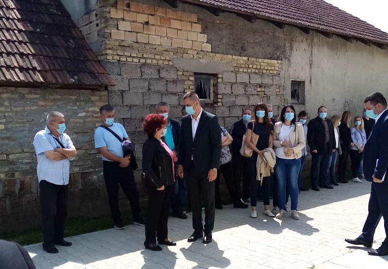 TRI PORODICE SU DANAS IMALE POVODA ZA SREĆU – TRI RODINKY NA DNEŠNÝ DEŇ MALI MAŤ DÔVOD BYŤ ŠTASTN TRI PORODICE SU DANAS IMALE POVODA ZA SREĆU – TRI RODINKY NA DNEŠNÝ DEŇ MALI MAŤ DÔVOD BYŤ ŠTASTN