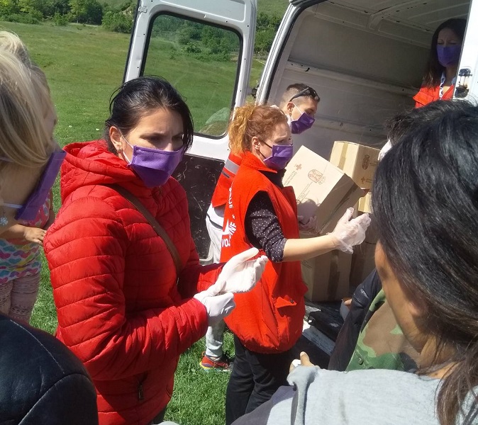 ПОДЕЛА ПРЕХРАМБЕНИХ И ХИГИЈЕНСКИХ ПАКЕТА ЗА ПРИПАДНИКЕ РОМСКЕ НАЦИОНАЛНЕ МАЊИНЕ ПОДЕЛА ПРЕХРАМБЕНИХ И ХИГИЈЕНСКИХ ПАКЕТА ЗА ПРИПАДНИКЕ РОМСКЕ НАЦИОНАЛНЕ МАЊИНЕ