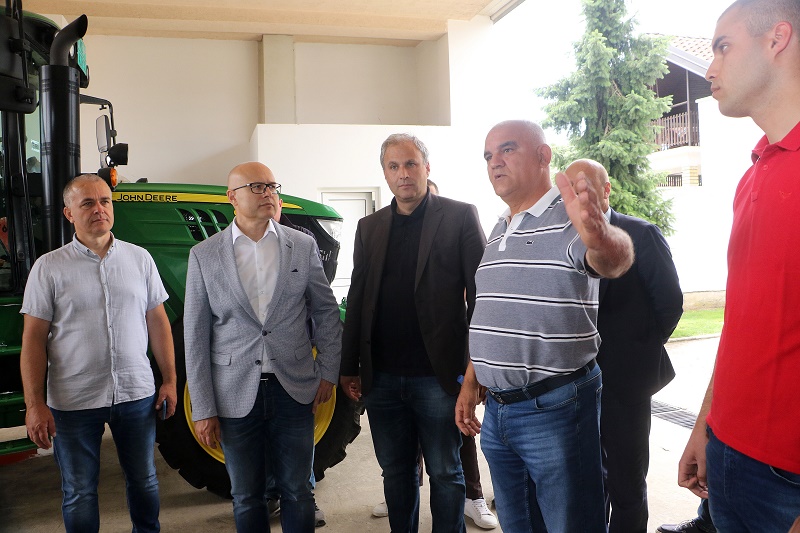 ВЕТЕРНИК СЕ ИНТЕНЗИВНО РАЗВИЈА ВЕТЕРНИК СЕ ИНТЕНЗИВНО РАЗВИЈА