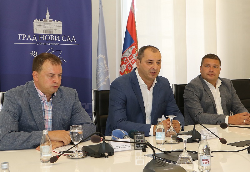 АУТО-МОТО БЕРЗА НА НОВОСАДСКОМ САЈМУ АУТО-МОТО БЕРЗА НА НОВОСАДСКОМ САЈМУ