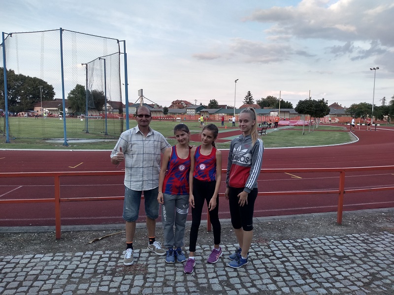 SANJA I JELENA NA POSTOLJU NA FINALU KUPA SRBIJE U ATLETICI SANJA I JELENA NA POSTOLJU NA FINALU KUPA SRBIJE U ATLETICI