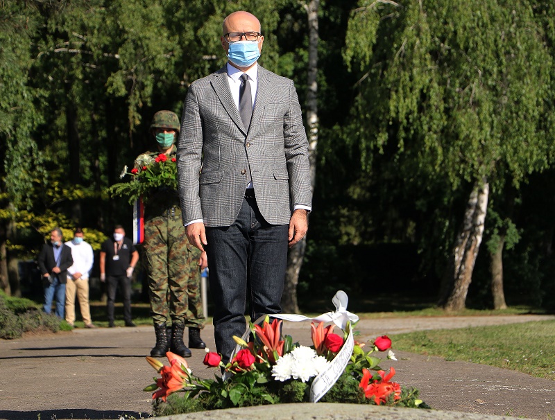ПОЛОЖЕНИ ВЕНЦИ ПОВОДОМ ДАНА ПОБЕДЕ НАД ФАШИЗМОМ ПОЛОЖЕНИ ВЕНЦИ ПОВОДОМ ДАНА ПОБЕДЕ НАД ФАШИЗМОМ