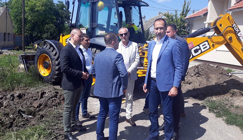 ПОЧЕЛИ РАДОВИ НА РЕКОНСТРУКЦИЈИ ВОДОВОДА У ЧУРУГУ ПОЧЕЛИ РАДОВИ НА РЕКОНСТРУКЦИЈИ ВОДОВОДА У ЧУРУГУ