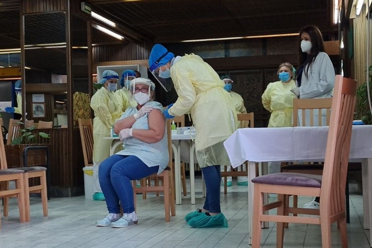 ПОЧЕЛА ВАКЦИНАЦИЈА ПРОТИВ ВИРУСА КОВИД 19 И У ВОЈВОДИНИ ПОЧЕЛА ВАКЦИНАЦИЈА ПРОТИВ ВИРУСА КОВИД 19 И У ВОЈВОДИНИ