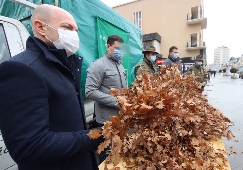 ПОДЕЉЕНИ БЕСПЛАТНИ БАДЊАЦИ НОВОСАЂАНИМА ПОДЕЉЕНИ БЕСПЛАТНИ БАДЊАЦИ НОВОСАЂАНИМА