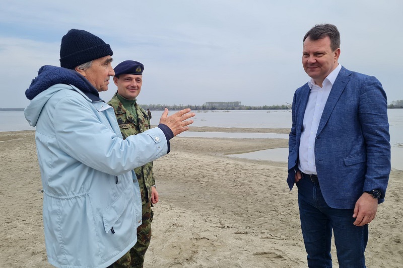 МИРОВИЋ ОБИШАО ЕКИПУ НА СНИМАЊУ ФИЛМА „ДРАВА СЕ НЕ ПРЕДАЈЕ“ МИРОВИЋ ОБИШАО ЕКИПУ НА СНИМАЊУ ФИЛМА „ДРАВА СЕ НЕ ПРЕДАЈЕ“