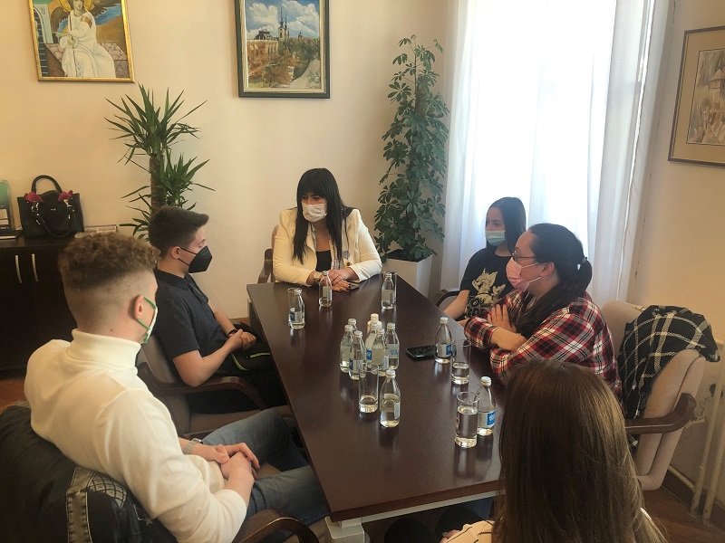 ПРЕДСТАВНИЦИ УЧЕНИЧКОГ ПАРЛАМЕНТА У ГРАДСКОЈ КУЋИ ПРЕДСТАВНИЦИ УЧЕНИЧКОГ ПАРЛАМЕНТА У ГРАДСКОЈ КУЋИ