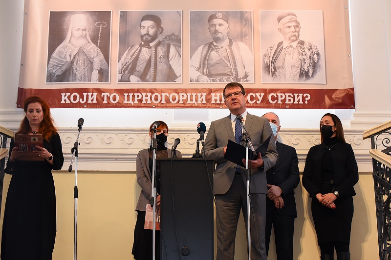МИРОВИЋ ОТВОРИО ИЗЛОЖБУ „ТАКО СУ ГОВОРИЛИ НАШИ ПРЕЦИ“ МИРОВИЋ ОТВОРИО ИЗЛОЖБУ „ТАКО СУ ГОВОРИЛИ НАШИ ПРЕЦИ“