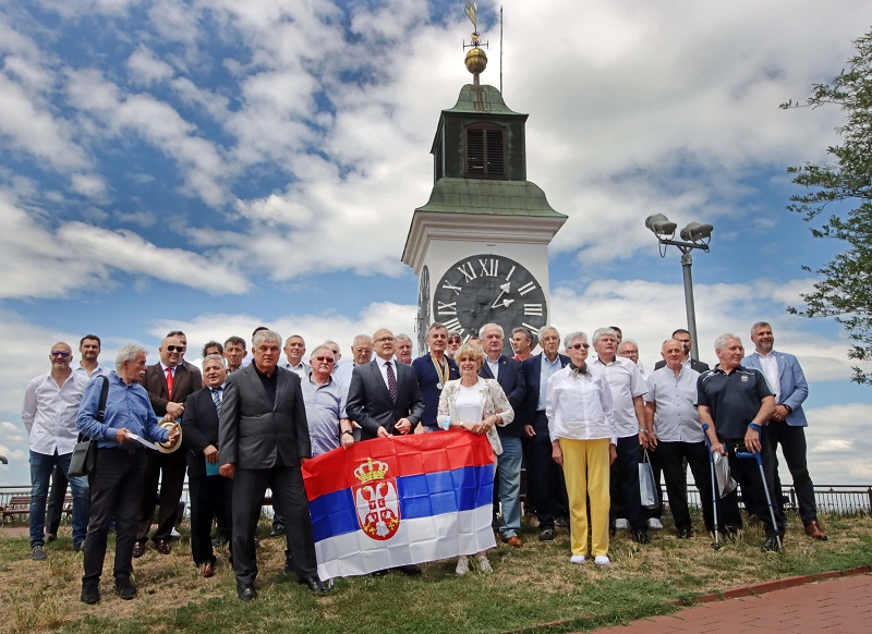 ПРЕДСТАВЉЕНА КЊИГА “НОВОСАДСКИ ОЛИМПИЈЦИ“ ПРЕДСТАВЉЕНА КЊИГА “НОВОСАДСКИ ОЛИМПИЈЦИ“