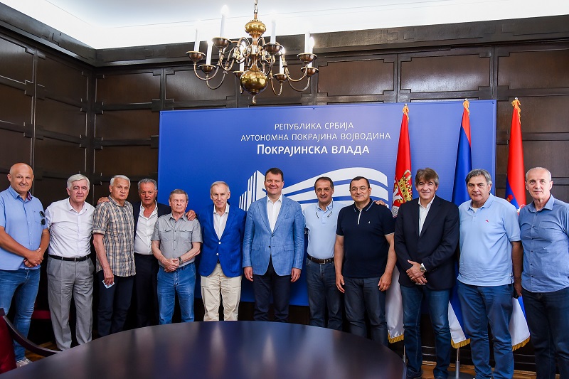 МИРОВИЋ ПРИМИО ВЕЛИКАНЕ ЈУГОСЛОВЕНСКОГ И СРПСКОГ ФУДБАЛА МИРОВИЋ ПРИМИО ВЕЛИКАНЕ ЈУГОСЛОВЕНСКОГ И СРПСКОГ ФУДБАЛА