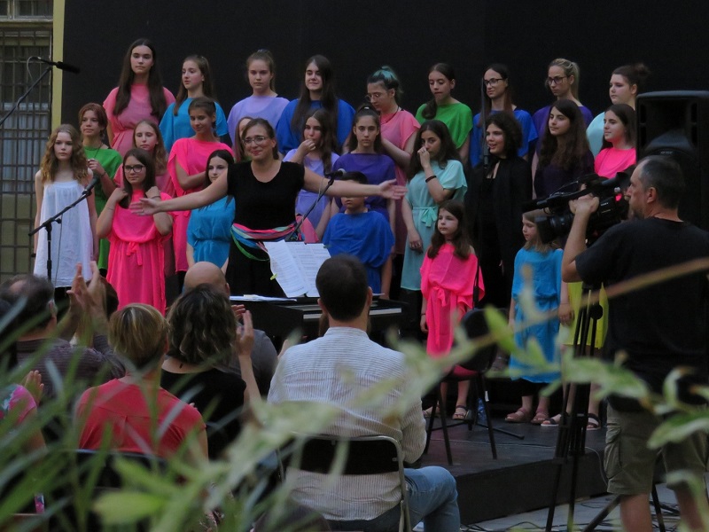 PRVI CELEVOČERNJI KONCERT GRADSKOG DEČJEG HORA KULTURNOG CENTRA ZRENJANINA PRVI CELEVOČERNJI KONCERT GRADSKOG DEČJEG HORA KULTURNOG CENTRA ZRENJANINA