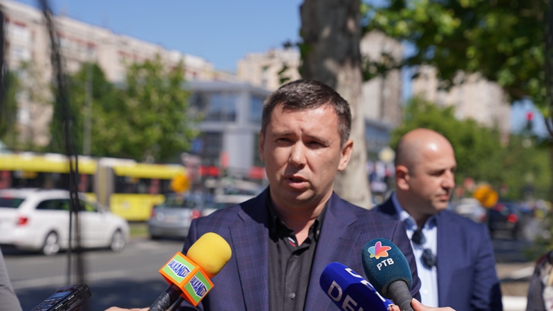 РЕКОНСТРУИСАН ПАРКИНГ НА БУЛЕВАРУ ОСЛОБОЂЕЊА РЕКОНСТРУИСАН ПАРКИНГ НА БУЛЕВАРУ ОСЛОБОЂЕЊА