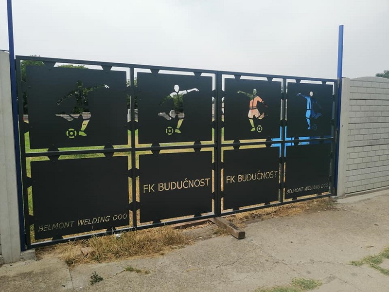 BANATSKI BRESTOVAC: PREDUZETNIK ZUBOVIĆ DONIRAO KAPIJU ZA LOKALNO IGRALIŠTE BANATSKI BRESTOVAC: PREDUZETNIK ZUBOVIĆ DONIRAO KAPIJU ZA LOKALNO IGRALIŠTE